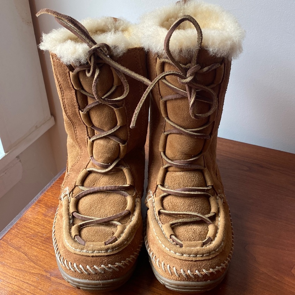 L.L.Bean women's faux fur mocassins size 6